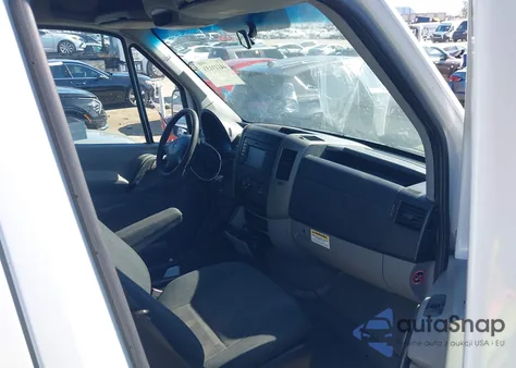 2015 Mercedes-Benz Sprinter 2500 Normal Roof из США, поврежденный, VIN WD3PE7DC0F5951334